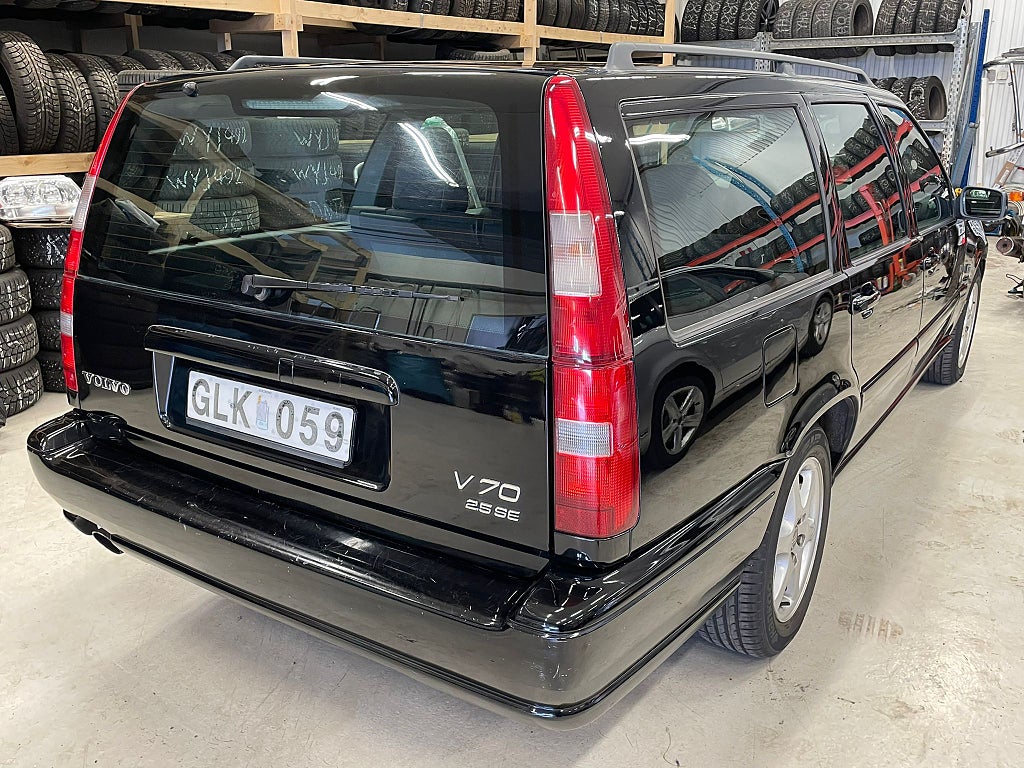 Volvo V70 2.4 144hk halvskinn AC nybesiktigad