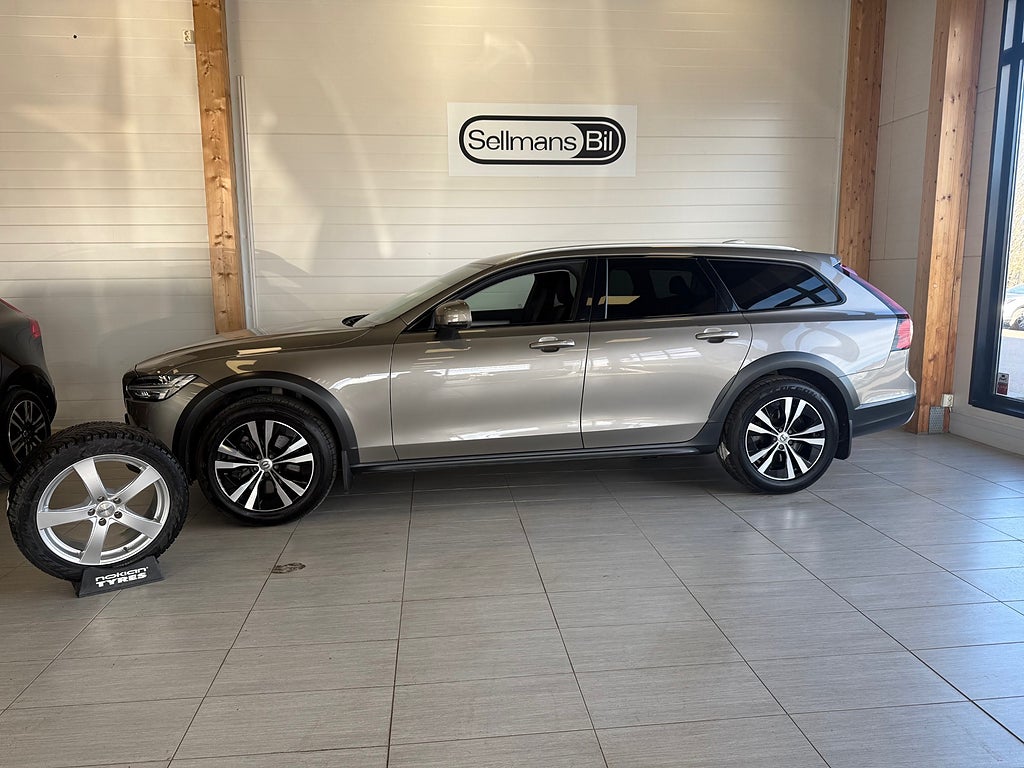 Volvo V90 Cross Country B4 AWD VOC/Drag/V-hjul/HarmanKardon 