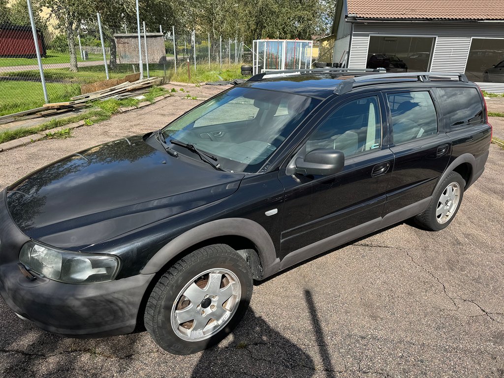 Volvo XC70 2.4T AWD automat drag  Business 