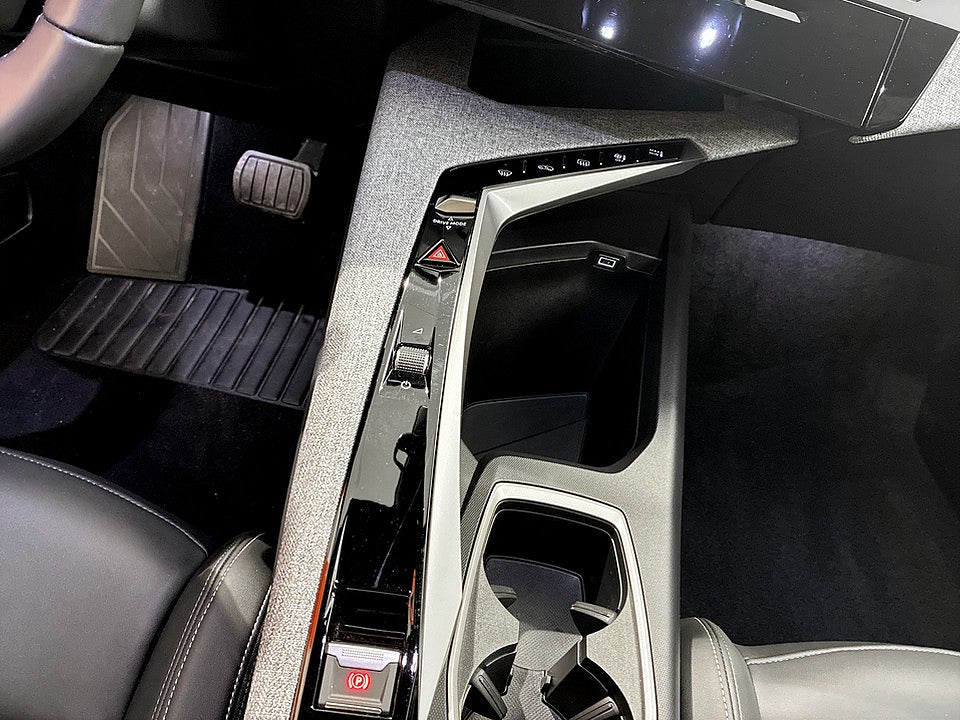 Bild på Peugeot 5008 Allure Hybrid 145hk Aut 7-SITS B-KAMERA CARPLAY 