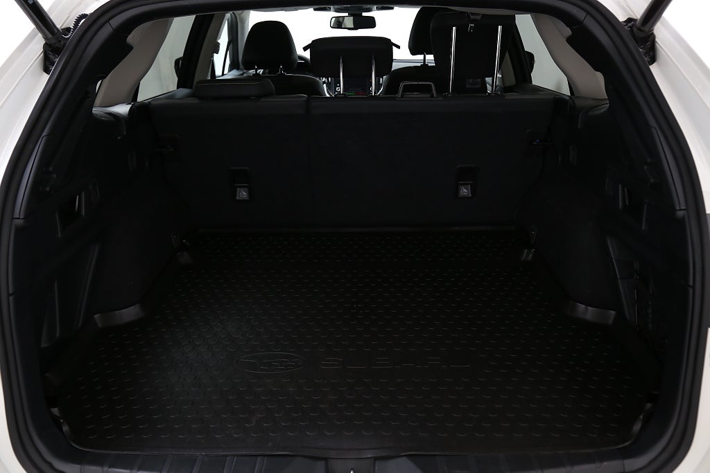 Subaru Outback 2,5i XFuel Field AWD Aut Bränslevärmare Drag 2024