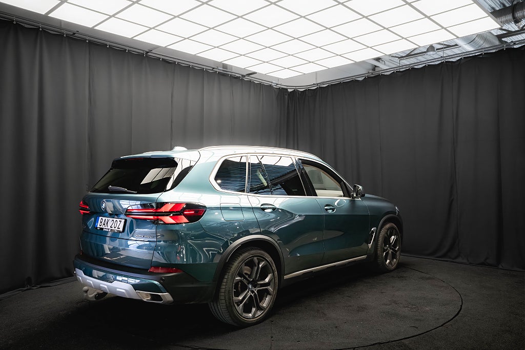 BMW X5 xDrive50e INNOVATION SKY PANO LUFT DRAG H/K HUD MOMS