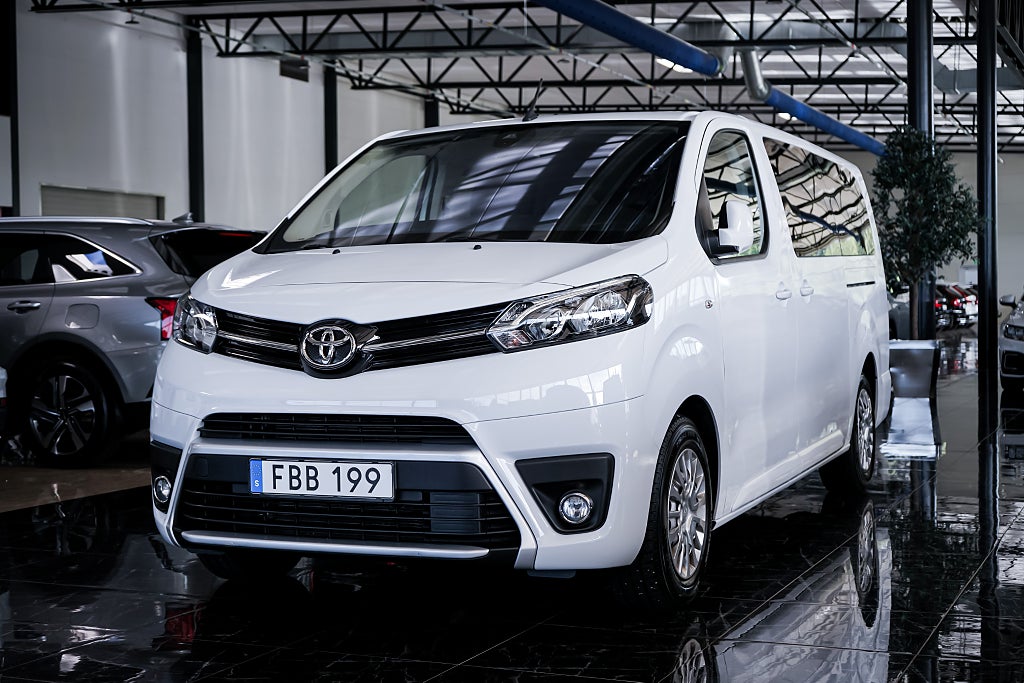 Toyota Proace Verso 2.0 D-4D Euro 6 9-Sits EXTRA LÅNG Dubbla Dörrar Shuttle