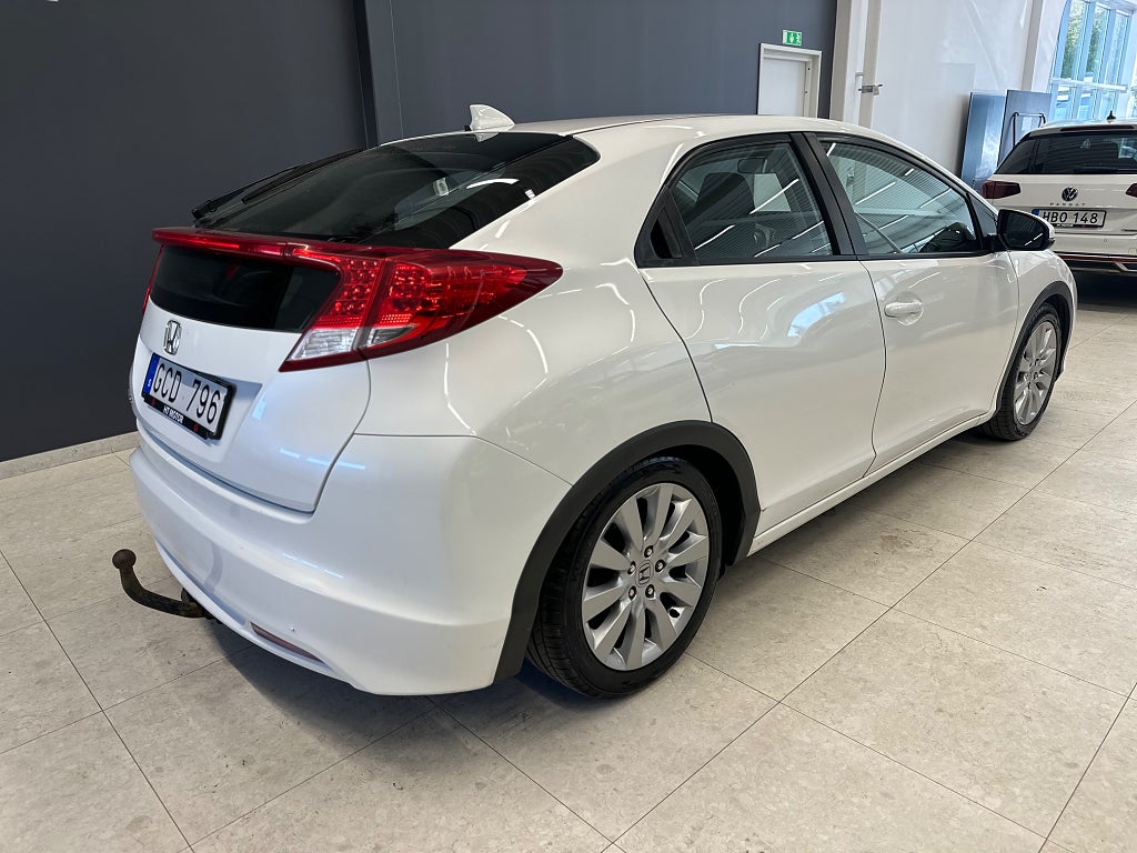 Honda Civic 1.8 i-VTEC Sport 4,99% /B-Kamera/Dragkrok