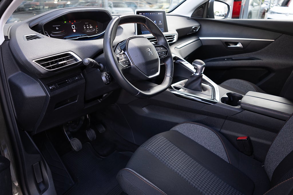 Peugeot 3008 1.6 BlueHDi 120 hk 3.426 mil Dragkrok B-kamera Värmare