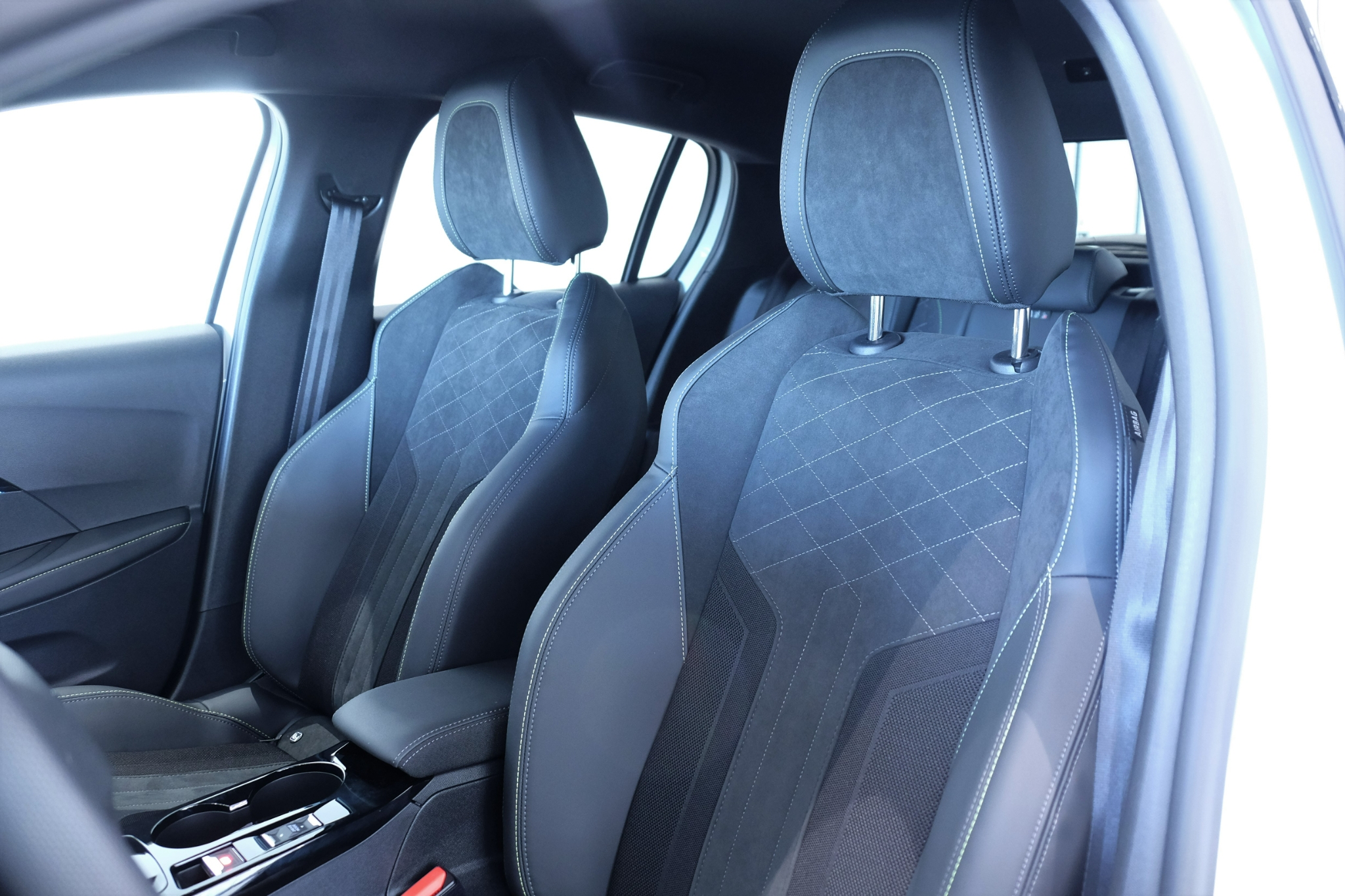 Peugeot e-208 GT Electric 2023, photo 5/58