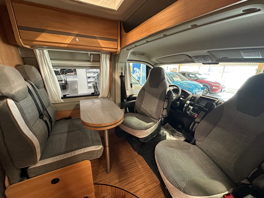 Pössl Roadstar 600 L,  Långbädd, 5.99 m , Automat thumbnail