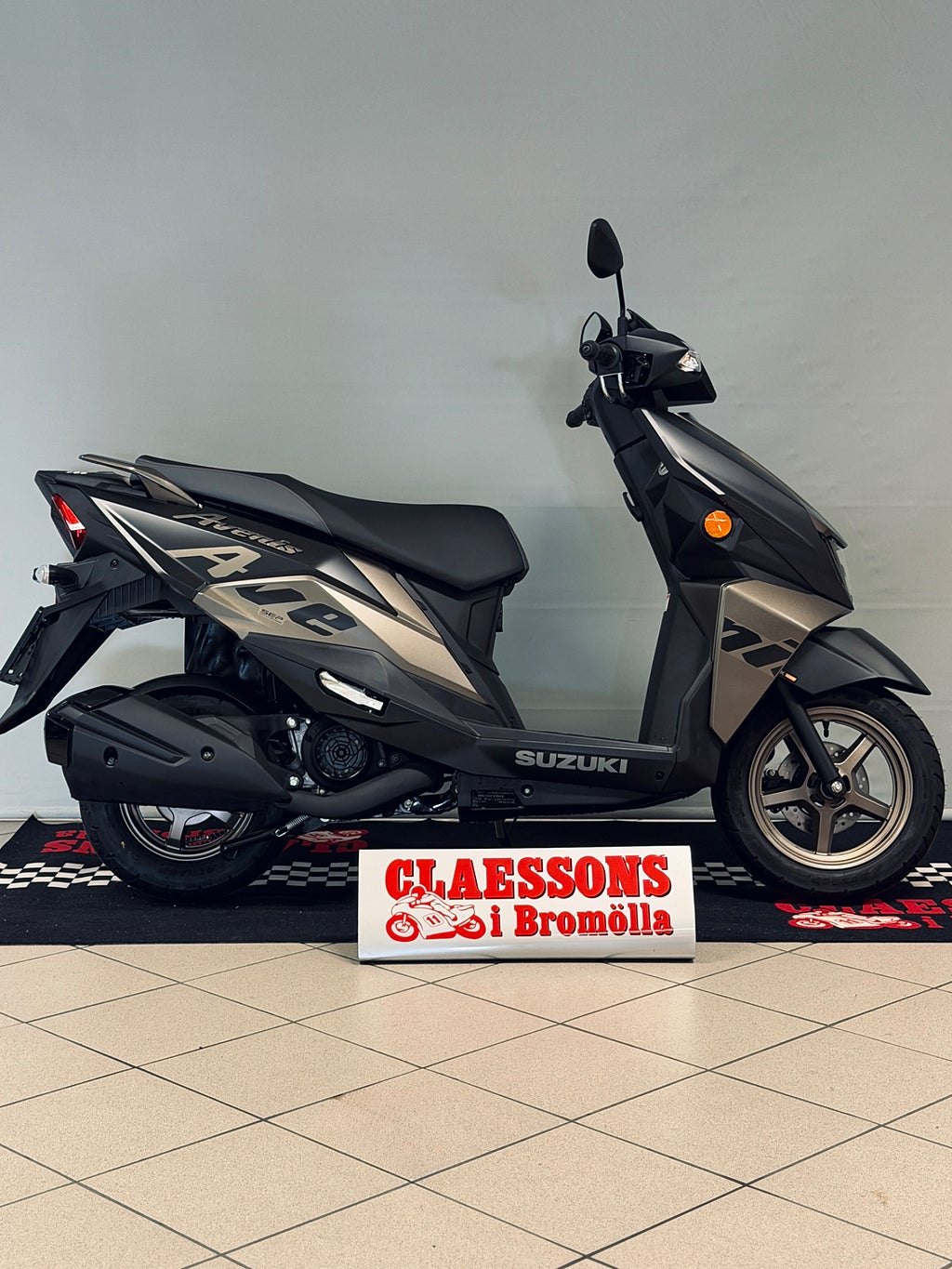 Suzuki UN 125 Avenis 