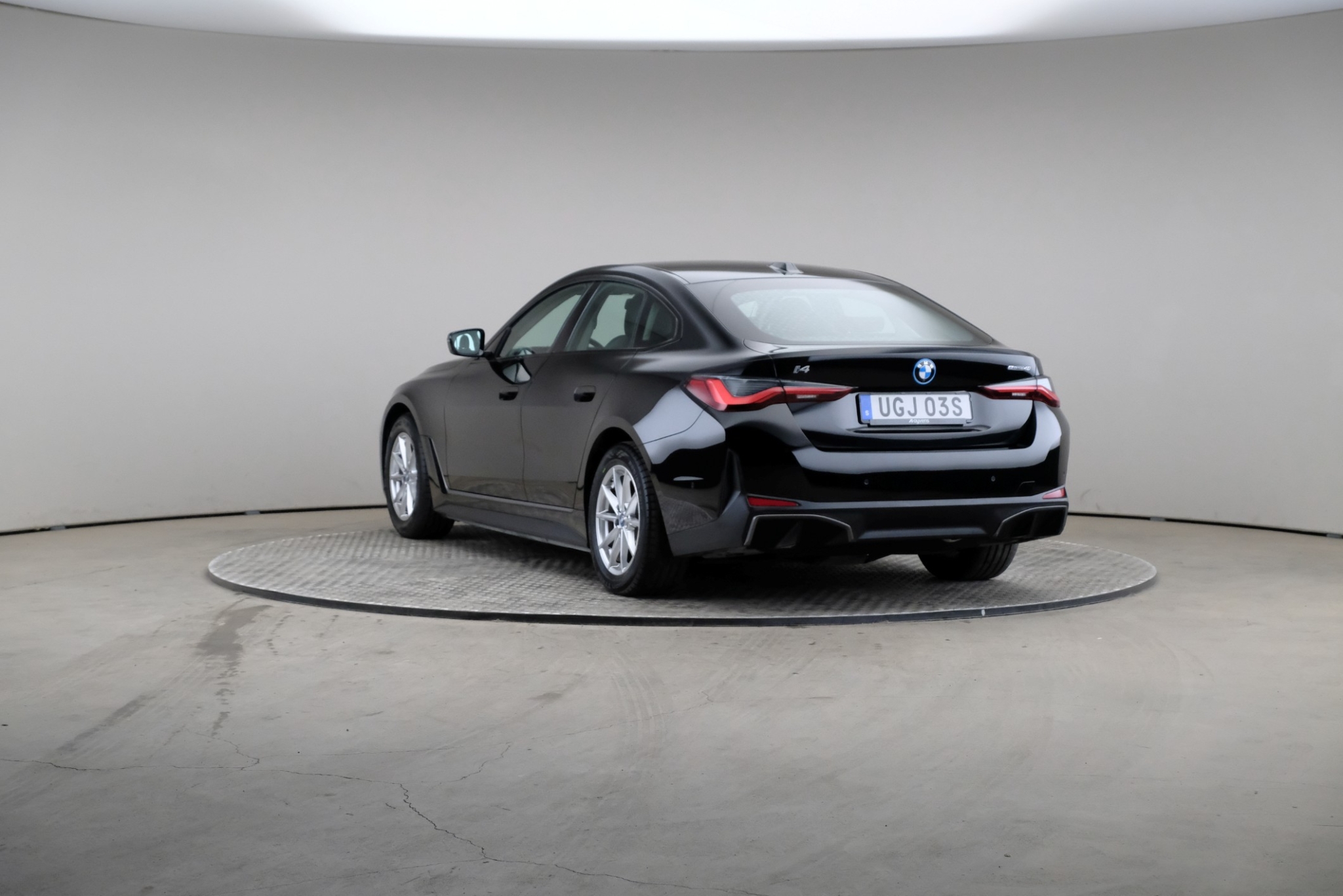 BMW i4 eDrive40 340hk Drag 2024, bild 2/10