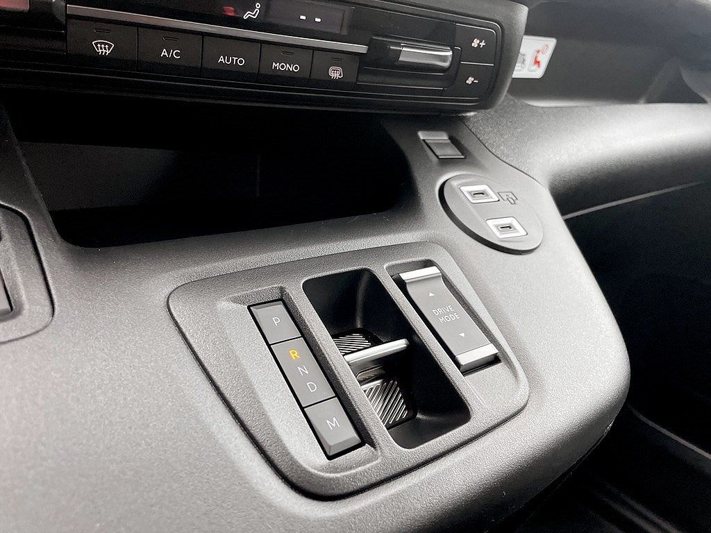 Bild på Peugeot Partner Crew Cab 1,5 BlueHDi 130hk Aut - EDITION! SERVICE & VINT