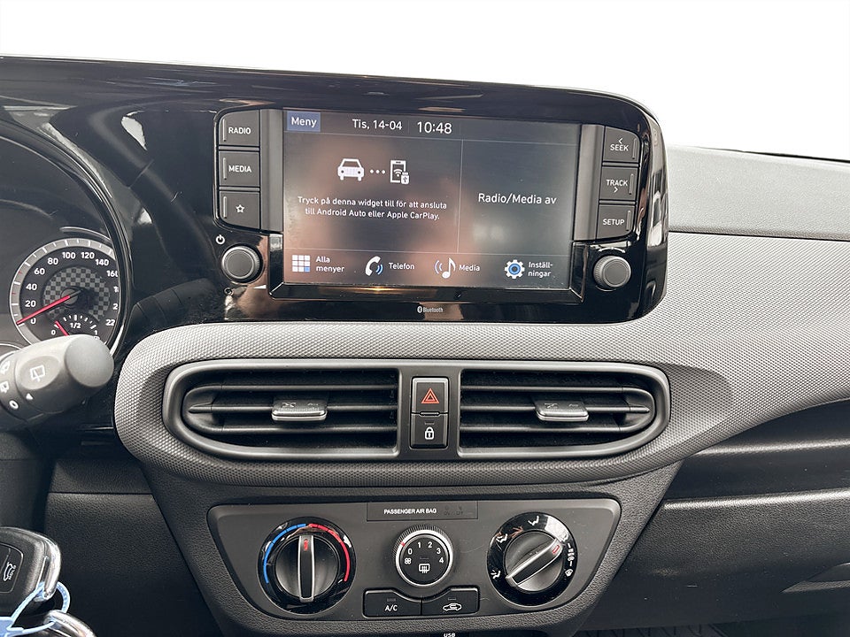 Bild på Hyundai i10 Essential 1.0 blue AMT 67hk Aut CARPLAY RATTVÄRME
