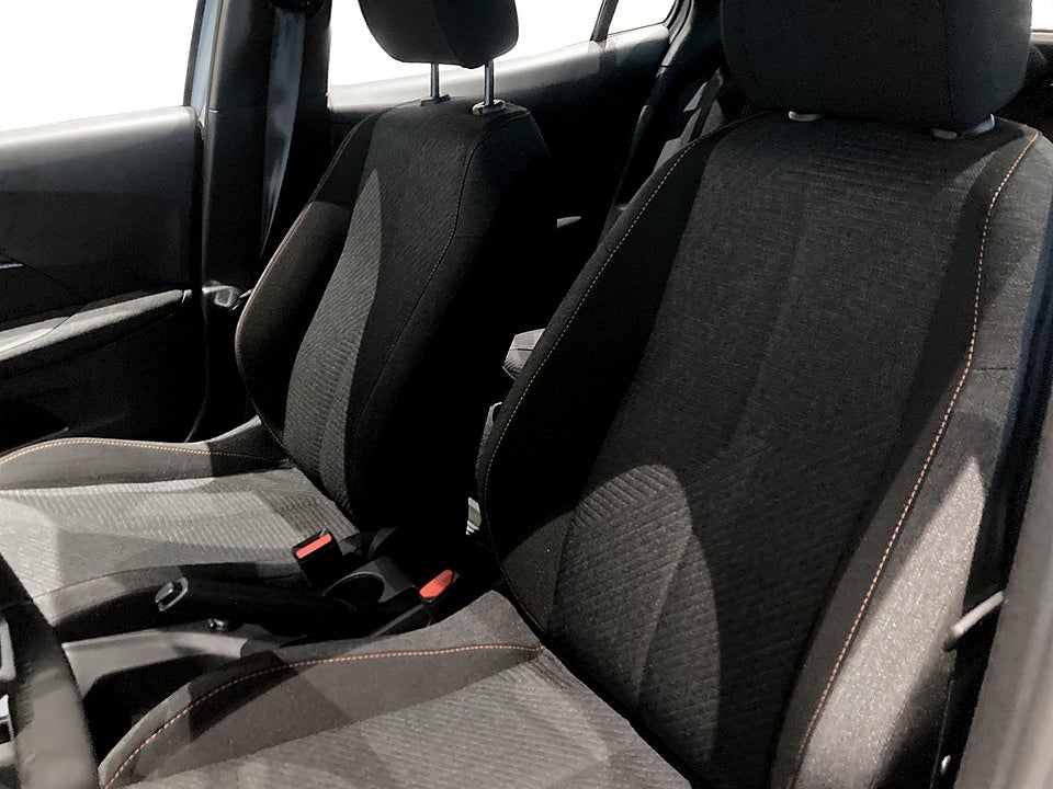 Bild på Peugeot 2008 Style Hybrid 1.2 PT Aut BACKSENSORER 145hk