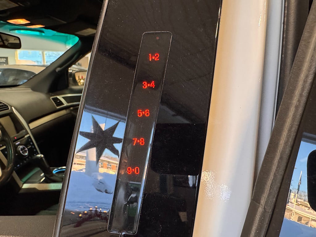 Ford Explorer 2013 - miniatyr 32