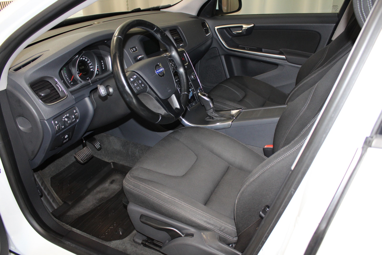 Volvo V60 D2 115HK, Powershift, Drag, S&V-hjul 2014 - miniatyr 16
