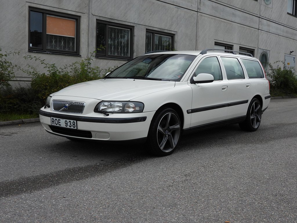 Volvo V70 2.4 T 200HK Drag OBS! 6900 MIL UNIK MÅSTE SES