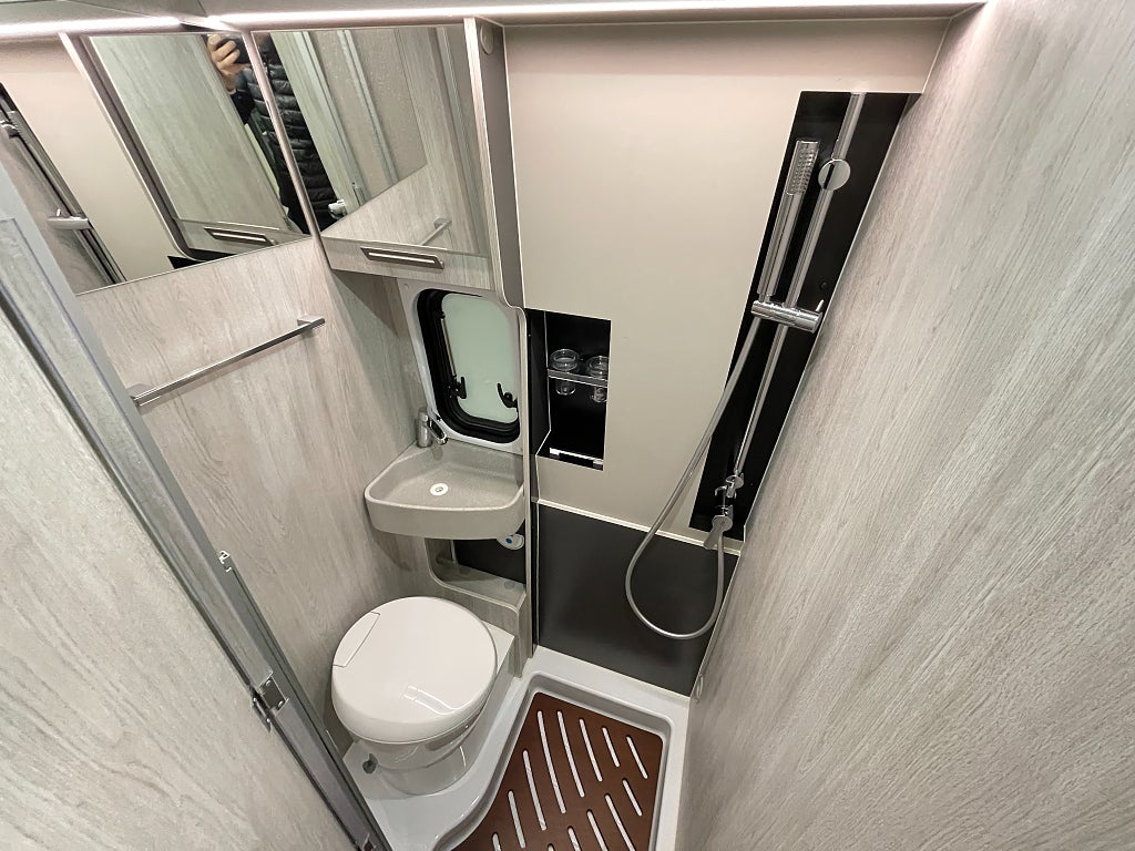 Ci Kyro Duo XL Elite / Truma Diesel / Höj och sänkbarsäng / Solcell - Ci