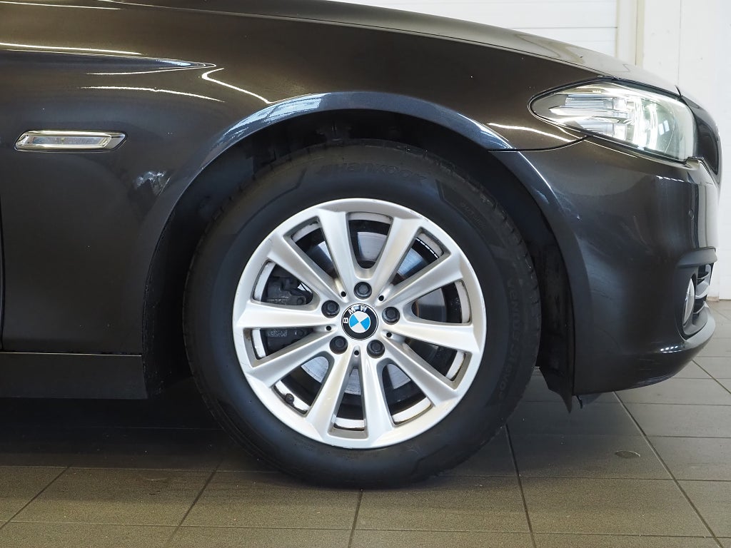 BMW 520d xDrive 190hk Touring Steptronic |Drag|D-värm|Skinn| 2016