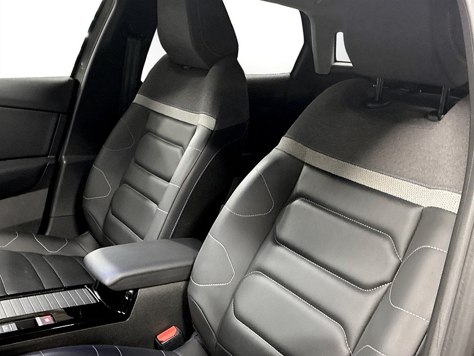 Bild på Citroën e-C4 Shine 50kWh 136hk Aut B-KAMERA CARPLAY