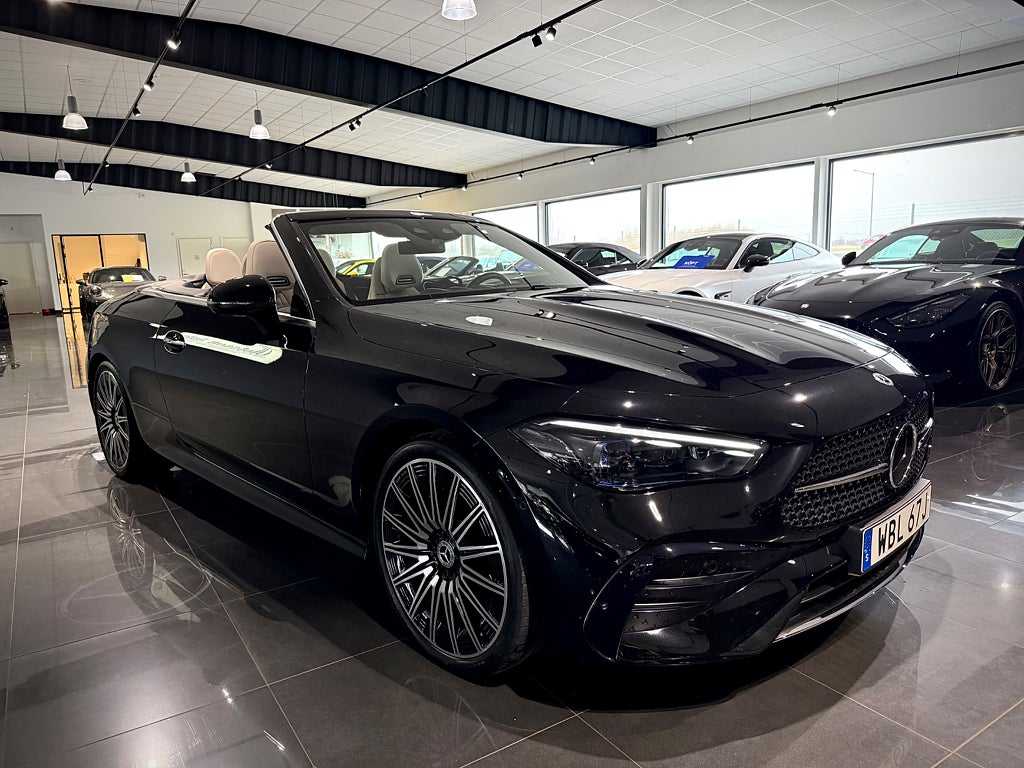 Mercedes-Benz CLE 300 4MATIC Cabriolet AMG Premium Läder Drag Burmester - bild 13