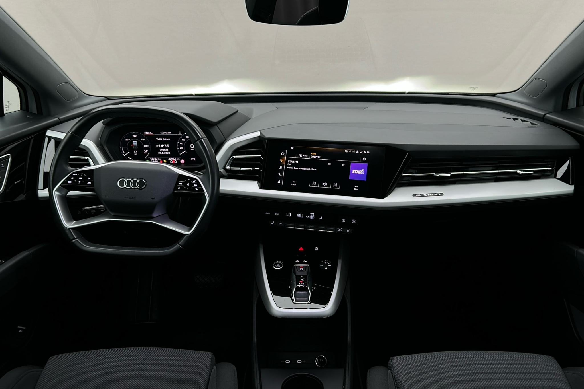 Audi Q4 e-tron 2024, photo 3/10
