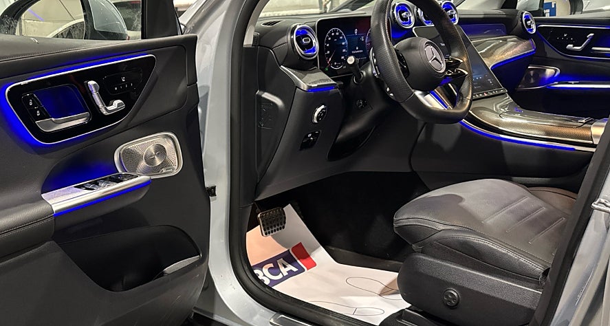 Mercedes-Benz GLC 220 d 4MATIC AMG Premium Plus Glastak Airmatic Värmare - bild 4