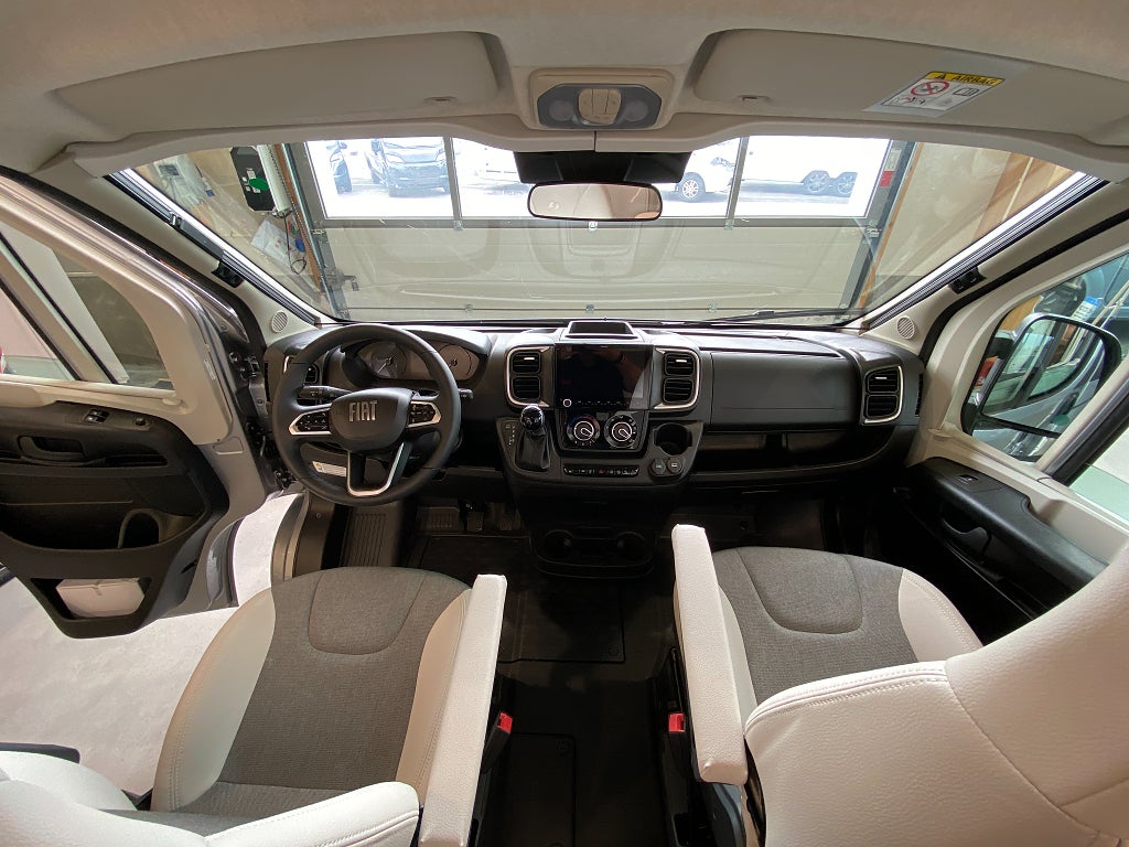 Adria Compact DL 60 Y / Vårmässa 20–22 mars – Påfyllt lager! - Adria