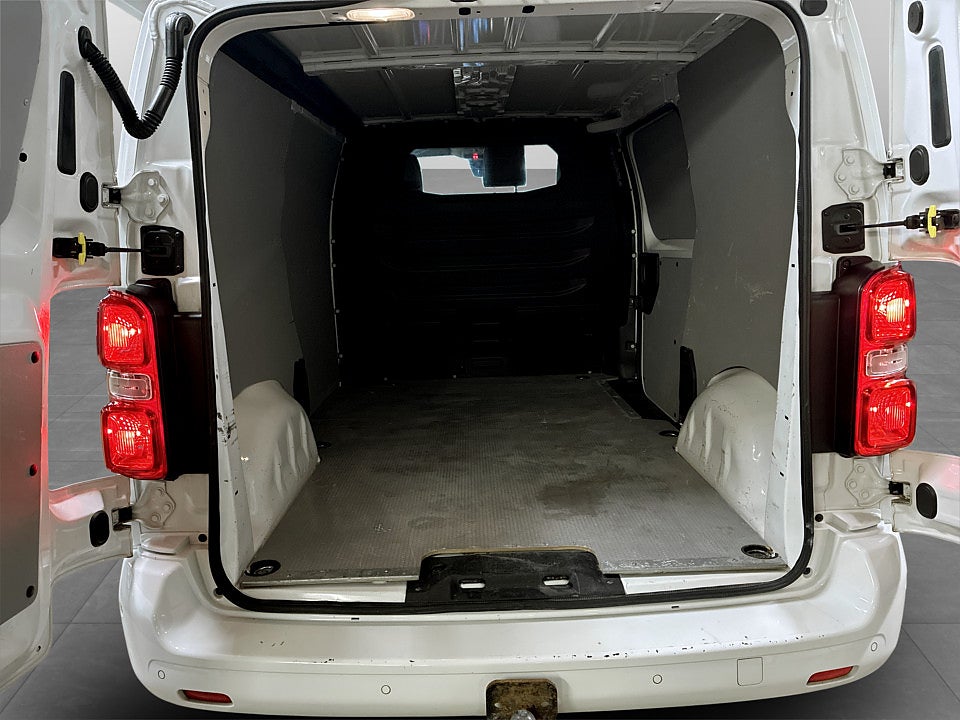 Bild på Peugeot Expert PRO+ L2 BHDi 180hk Aut WEBASTO, DRAG, BKAMERA, LEDRAMP 