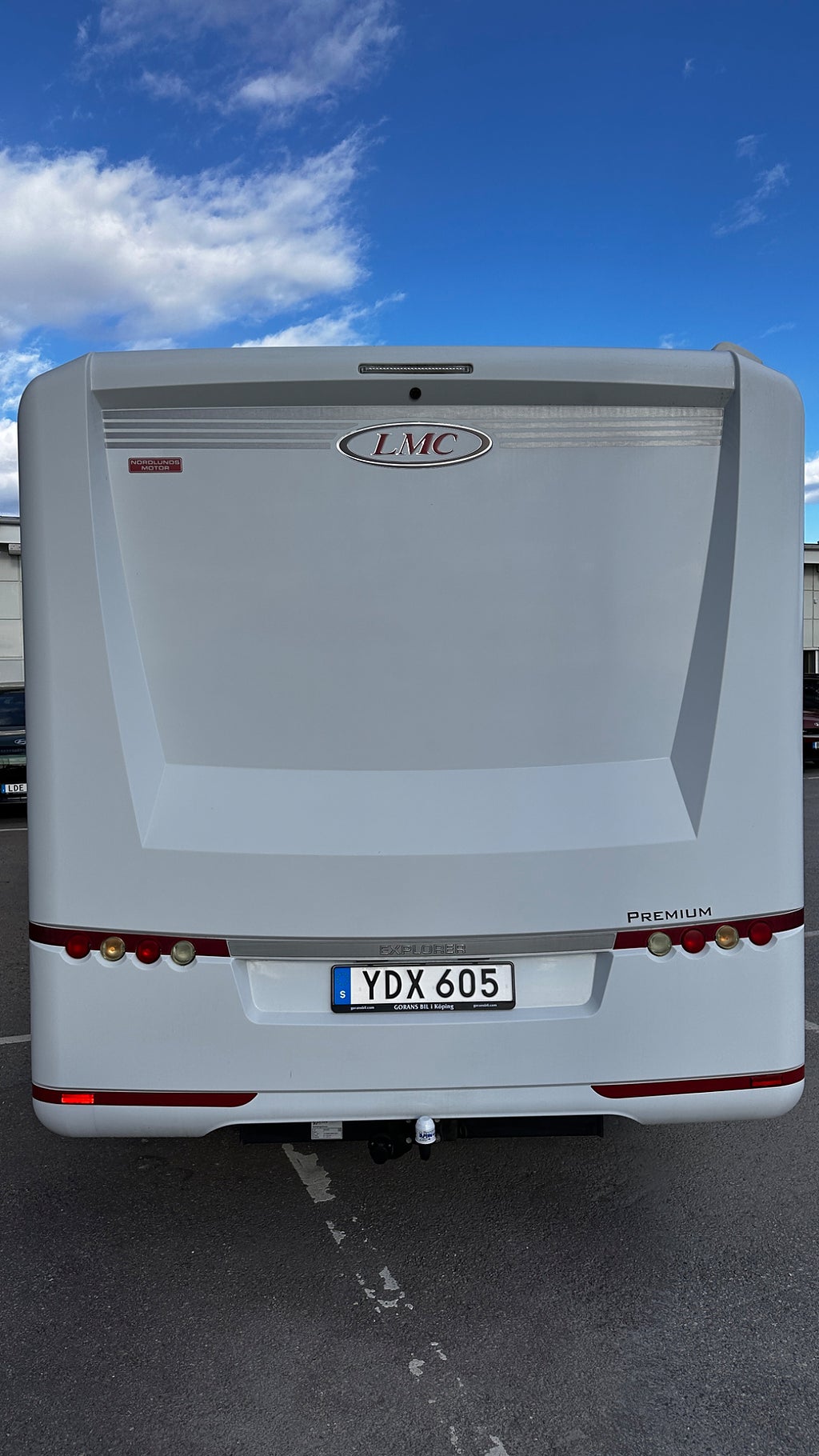 LMC Explorer i710 Premium AC bodel, Automat, Långbädd, Toa bak. thumbnail
