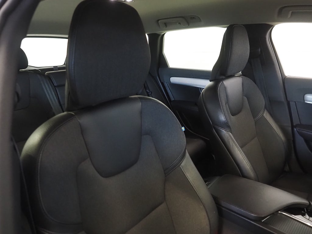 Volvo V90 D4 Geartronic Momentum Advanced Edition Drag Navi VOC 2021
