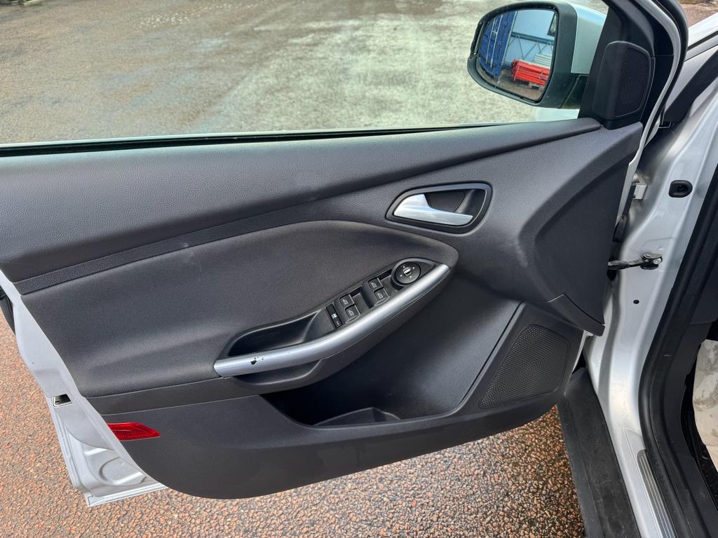 Ford Focus Kombi 1.0 EcoBoost Euro 5 2013, kuva 7/45