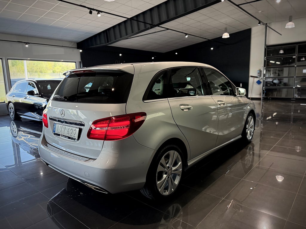 Mercedes-Benz B 180 7G-DCT Urban SE Edition - bild 20