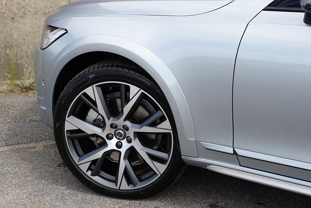 Volvo V90 Cross Country D5 AWD Inscription|800mil|B&W|360°|HuD|Pano|SA