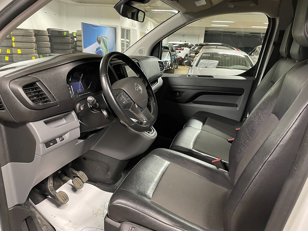 Bild på Opel Vivaro Business L2 BlueHDi 120hk - Drag & Webasto