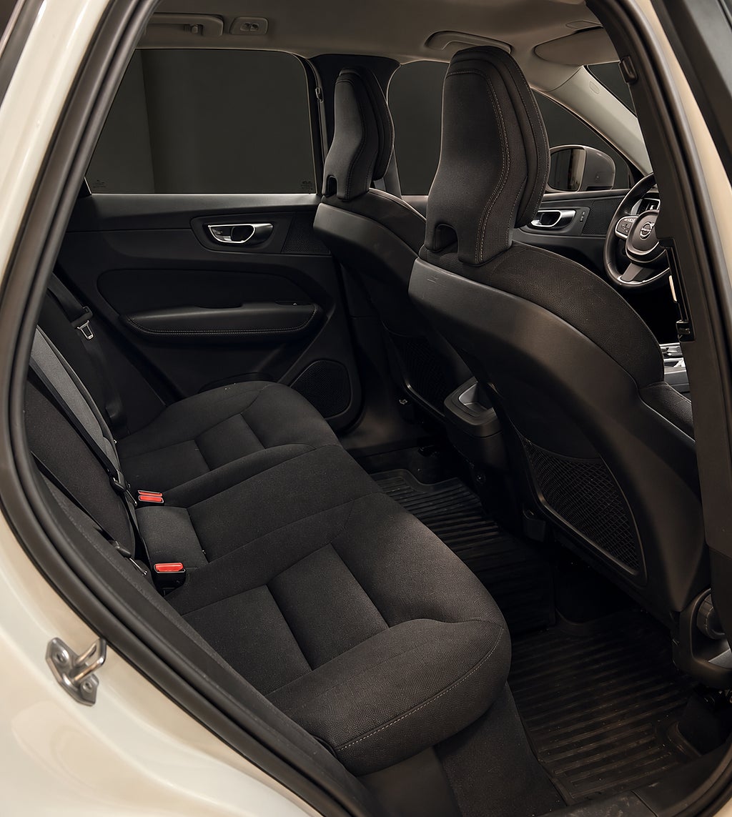 Volvo XC60 B4 Momentum Advanced SE Drag Värmare Keyless Kamera