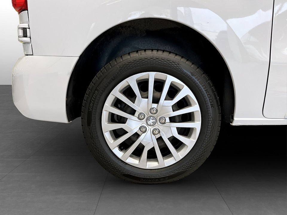 Bild på Peugeot Expert PRO+ 2,0 BHDi 145hk L2 P-SENSORER