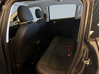 Peugeot 2008 1.2 PureTech 110 EAT GT P-Sens/MoK-Värm/Pano/SoV-Däck – bild 13