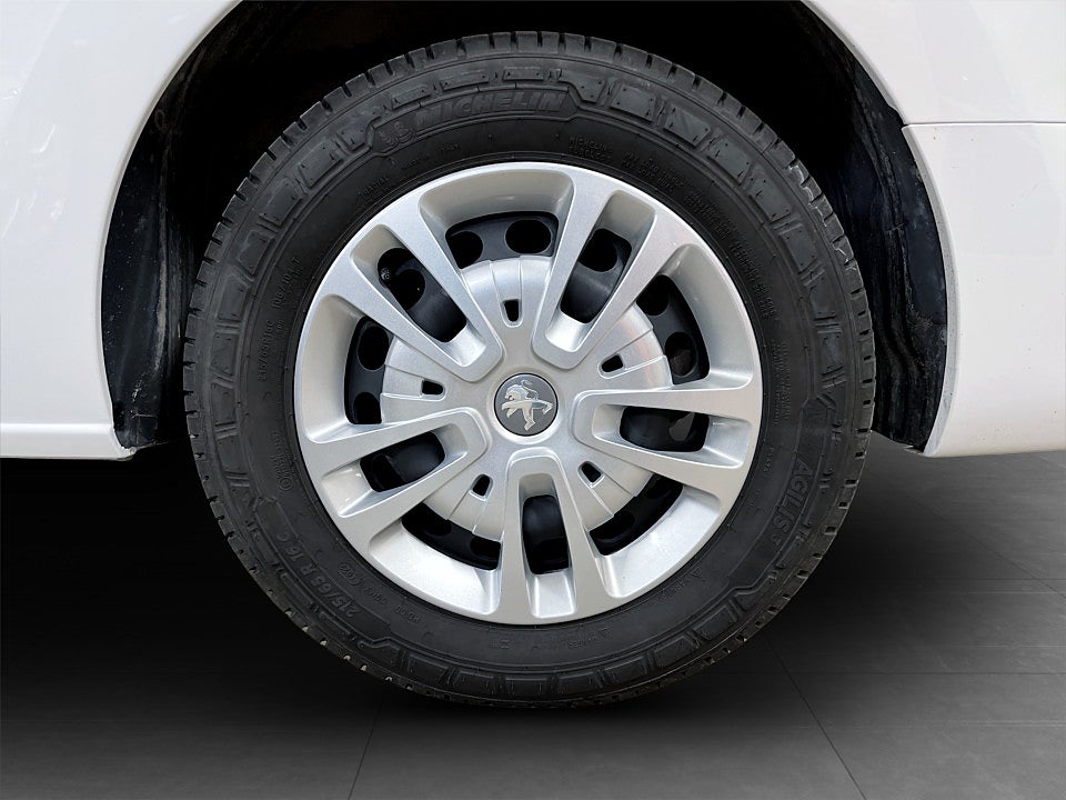 Bild på Peugeot e-Expert PRO+ 75kWh 136hk Aut L3 B-KAMERA NAVI