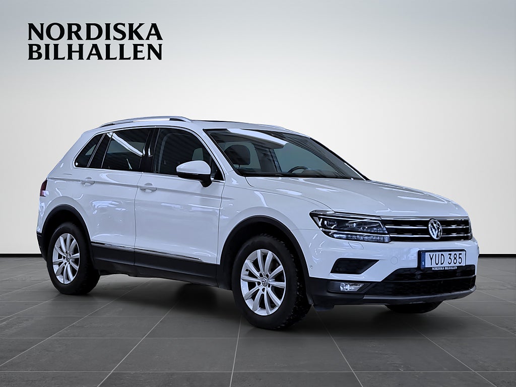 Volkswagen Tiguan 1.4 TSI 4Motion Base Värmare Pano Dragkrok Apple Car