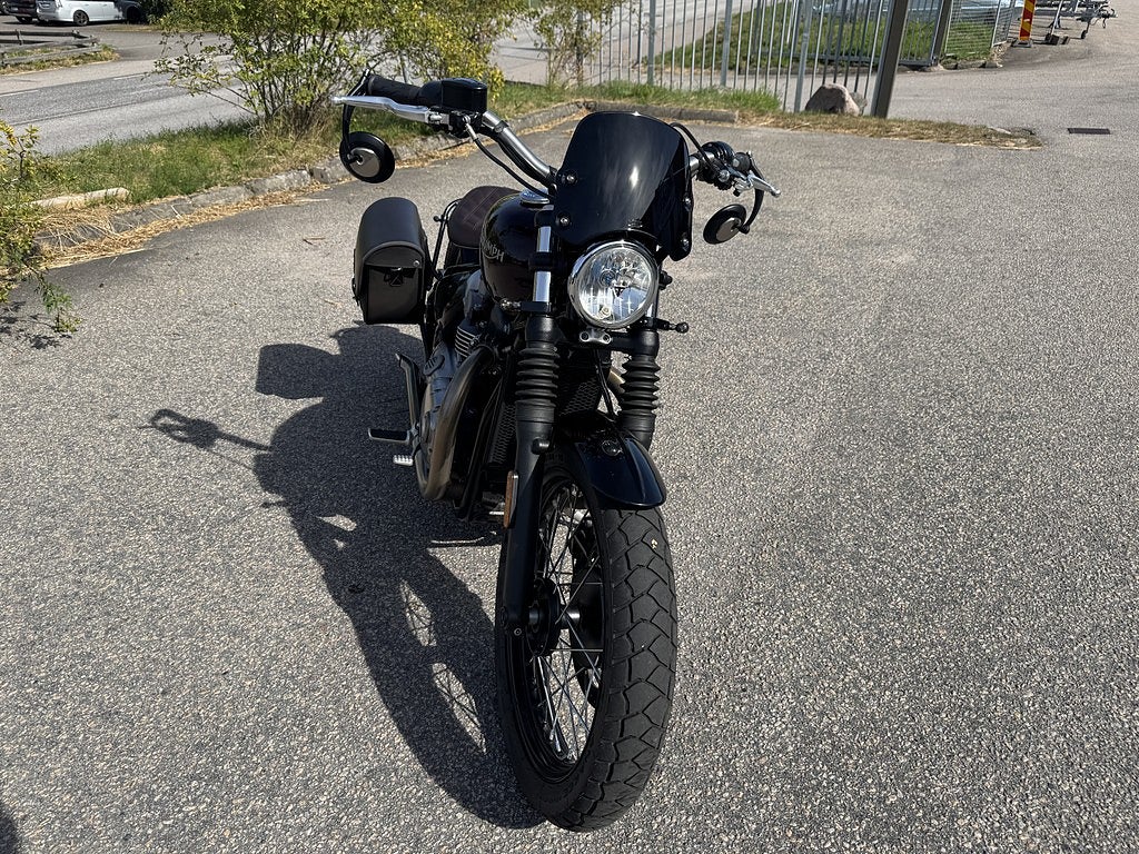 Triumph Bonneville Bobber 2017 - miniatyr 5