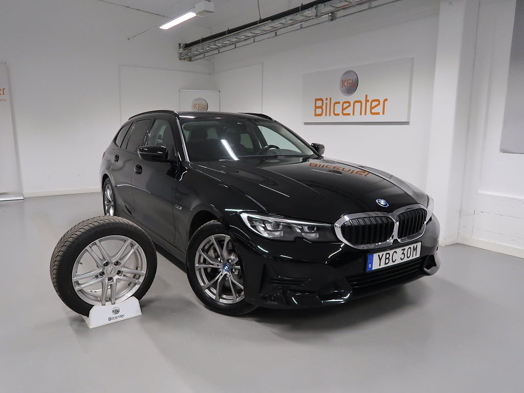 BMW 330e *3,99% RÄNTA* xDrive Touring Sport line V-Däck ingår Dr