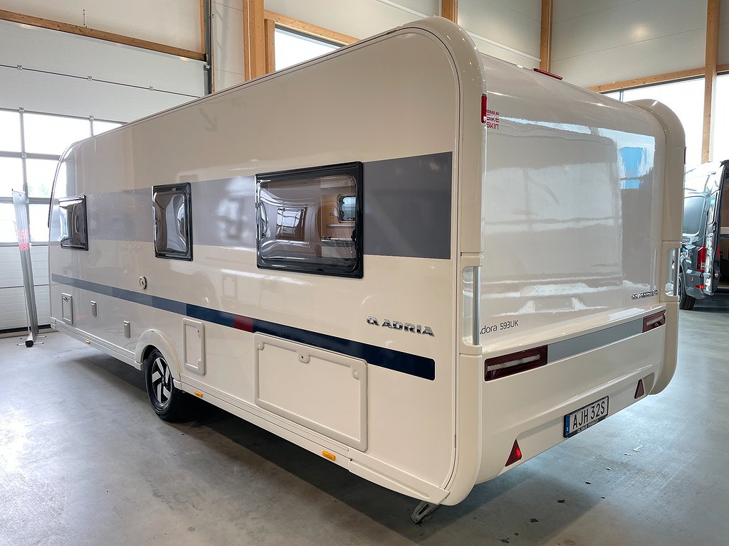 Adria Adora 593 UK /ALDE / Barnkammare / 3-våning / 7 bäddar - Adria