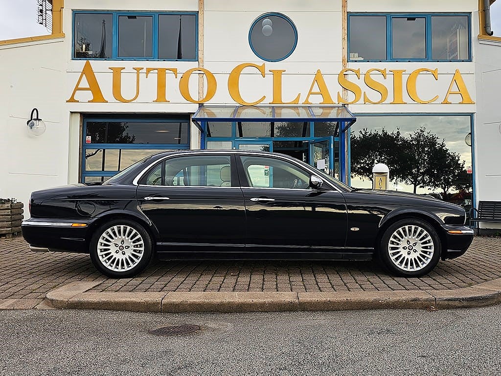 Jaguar XJ Daimler Super V8 LWB