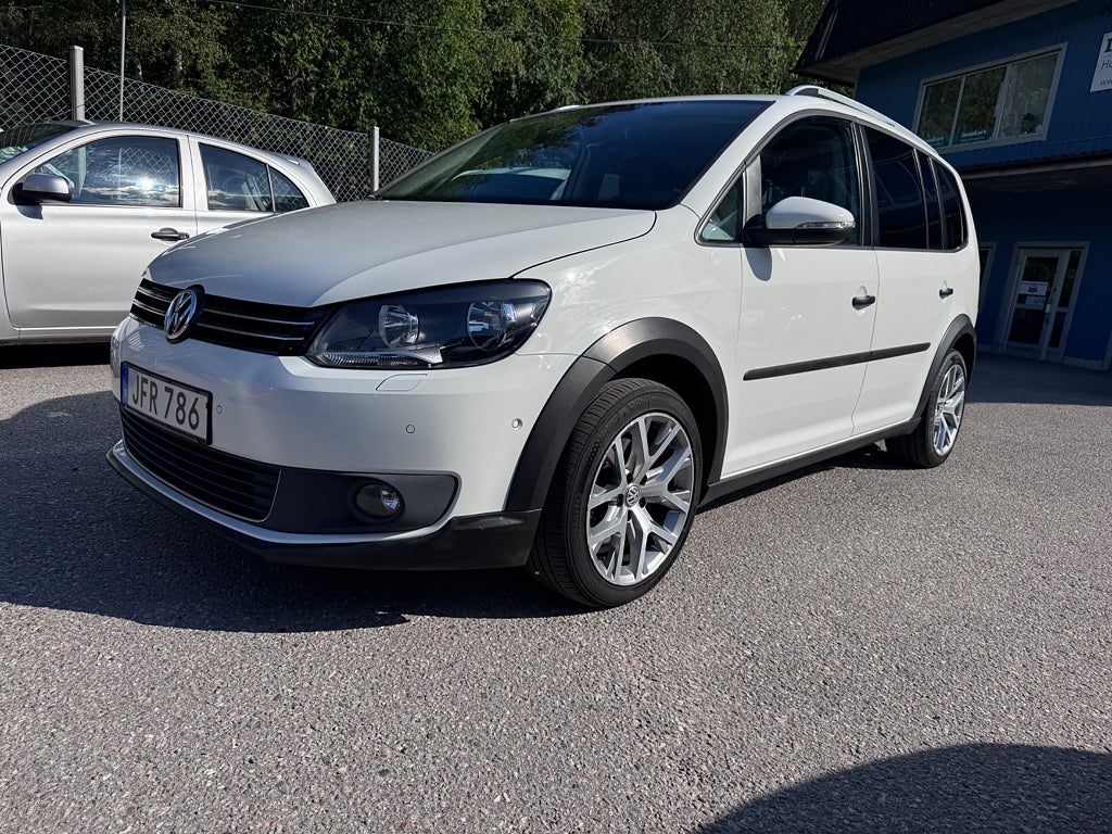 Volkswagen Touran Cross 7Sits  1.4 TSI  Auto bak kamera Dragkrok