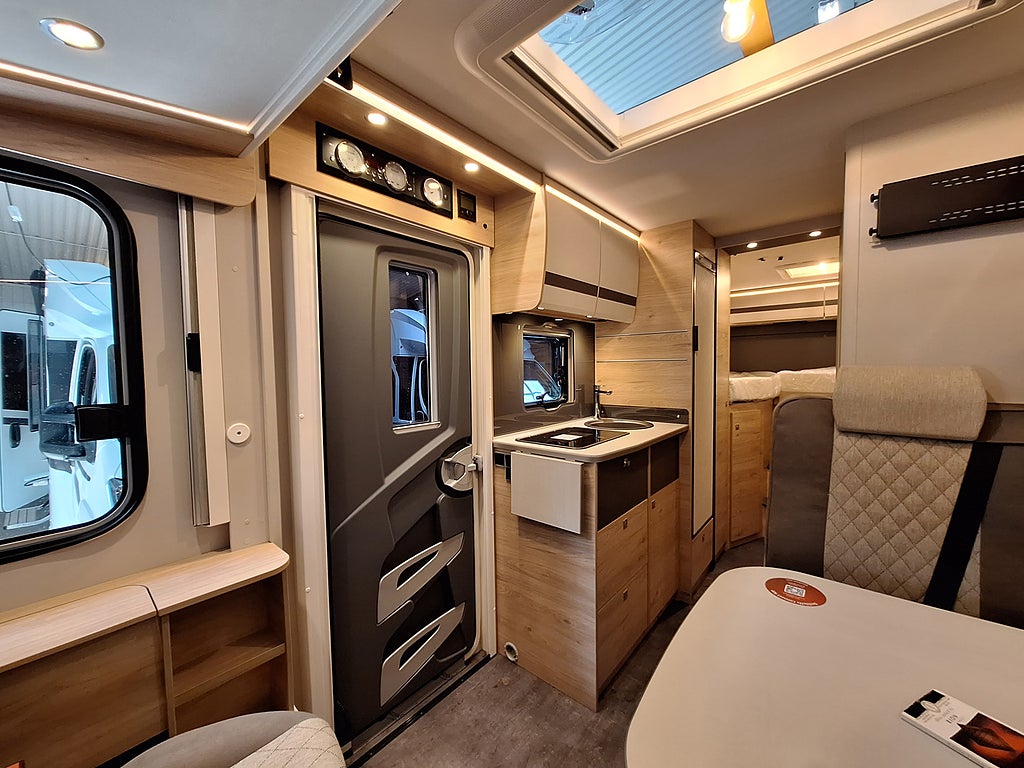 Dethleffs Globebus I6 Active Långbädd, Automat, Solcell, Vinter Komfort Pa