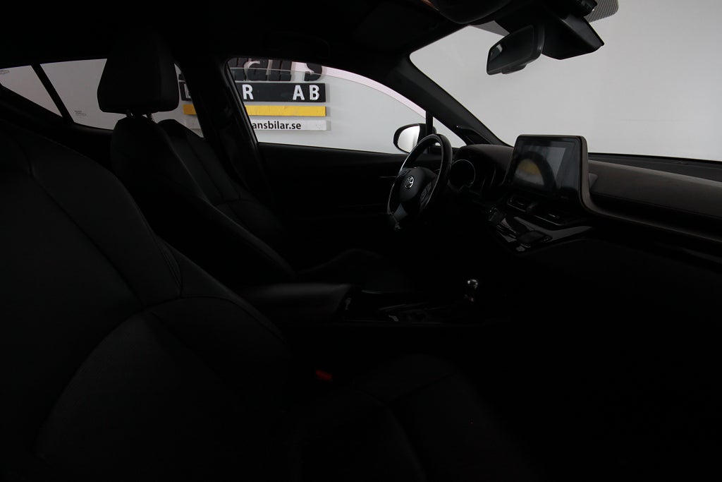 Toyota C-HR 2019 - miniatyr 3