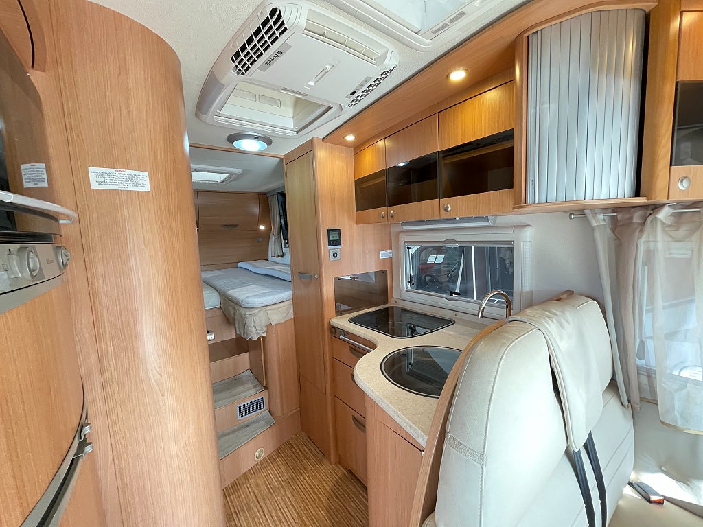 Adria Vision 707 SL /AC bodel/Solcell x2/Ugn/Taksäng/Långbäddar/Fint s - Adria