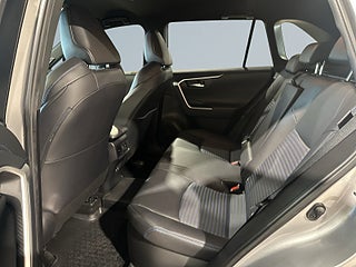 Toyota RAV4 Hybrid AWD Drag 360° JBL Skinn Mvärm SoV