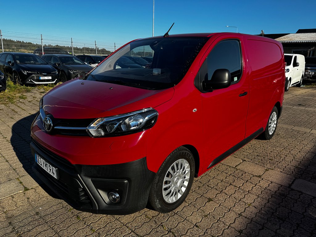 Toyota ProAce D-4D SKÅP LÅNG VÄRMARE 3-SITS DRAG 2-ÅRS GARANTI