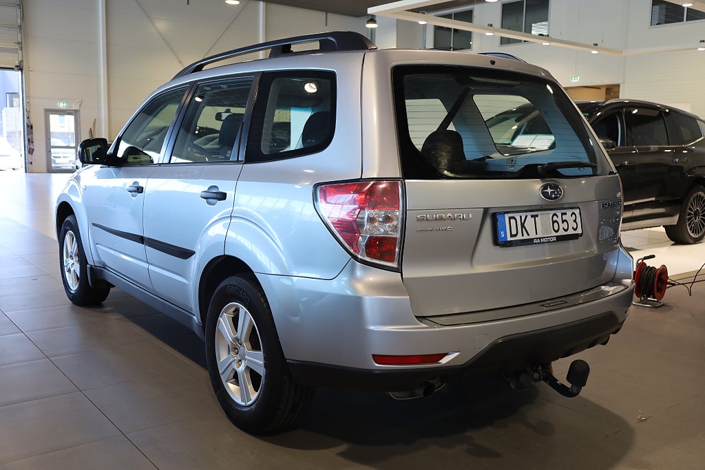 Subaru Forester 2.0 X 4WD AUT Drag M-Värme Blåtand Nybesiktigad 2012
