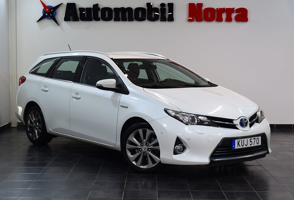 Toyota Auris Touring Sports 136hk Hybrid e-CVT Executive Navi